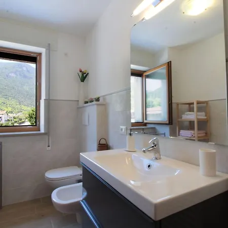 With Garden, Del Corlo Lake, Belluno Apartman *