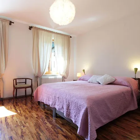 With Garden, Del Corlo Lake, Belluno Apartamento