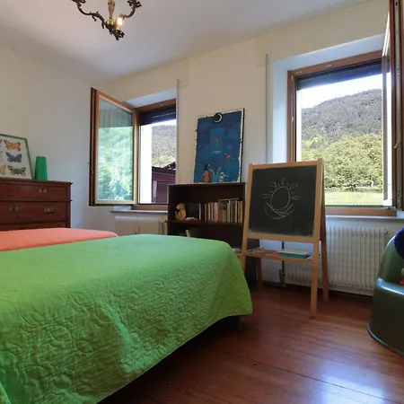 With Garden, Del Corlo Lake, Belluno Apartamento